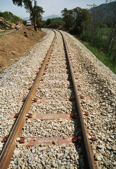 Des traverses métalliques pour la Corse